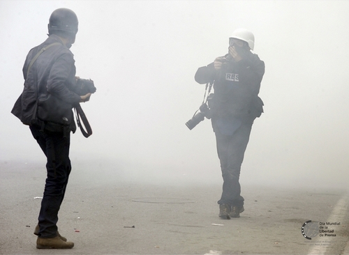 Día Mundial de La libertad de Prensa . World Press Freedom Day . Fotoperiodistas en Una zona en conflicto . Photojournalists in a conflict zone . AFP PHOTO/ FETHI BELAID